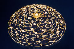 GOLD-COLOR WIRE WITH PEARLS